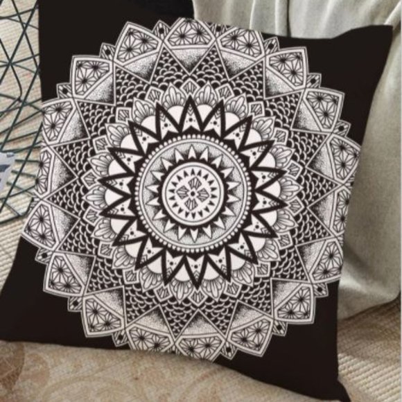 Mandala print throw pillow - Picture 2 of 4